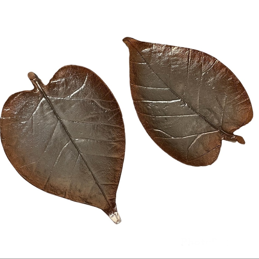 NWT Set of 2 Gold Bronze Decorative Leaf Plates